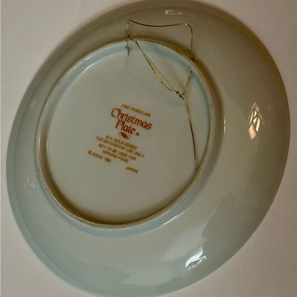 Vintage JASCO 1982 Christmas Plate, 22K Gold Edged, Boy by Fireplace, Japan - Picture 12 of 15